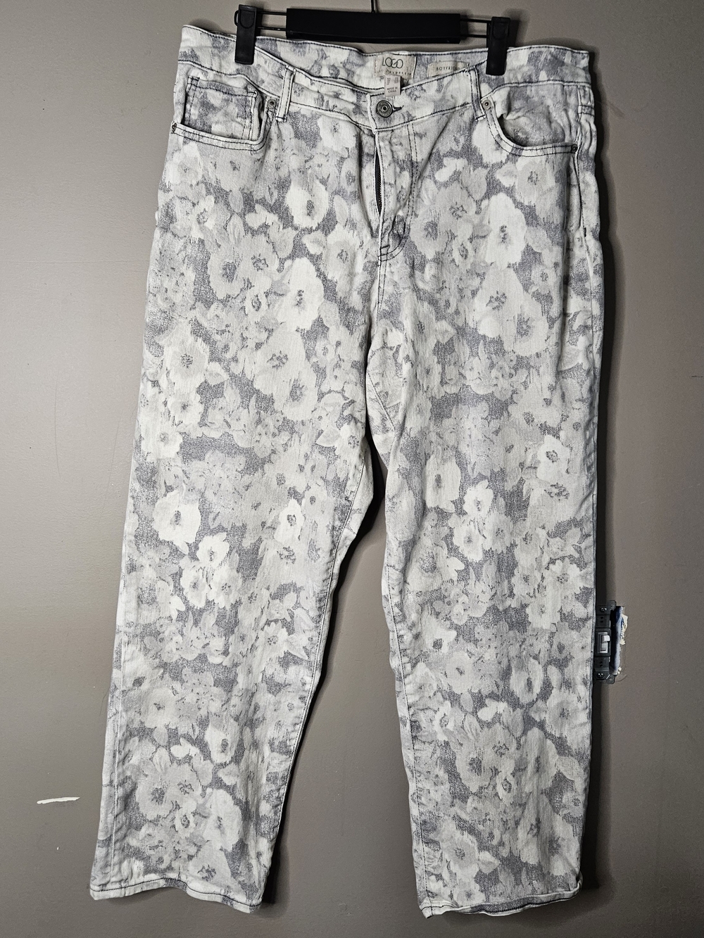 Logo White & Gray Floral Print Women’s Jeans Waist 17" Inseam 29" Size 14